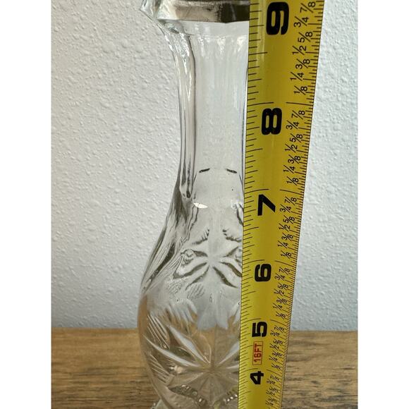Clear Rounded Star Engraved Vase, 9 inches tall, ribbed sides, Great condition - Picture 5 of 8